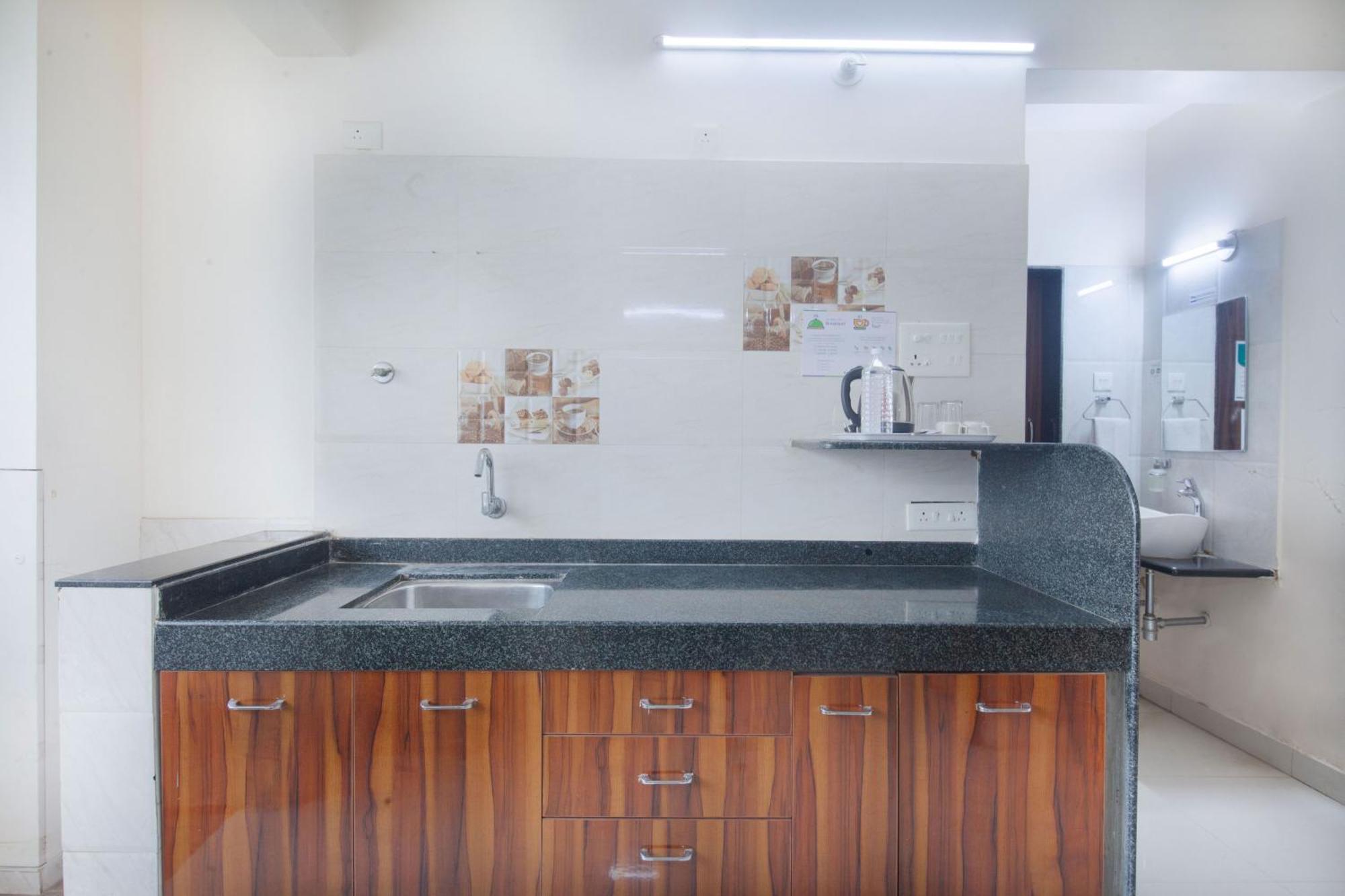 Treebo Park View Hadapsar Hotell Pune Exteriör bild
